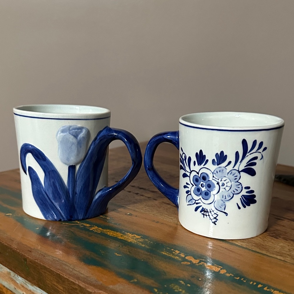 Vintage Pair of Delft Blue Tulip Floral Coffee Mugs Cups 3 5/8" Hand Painted